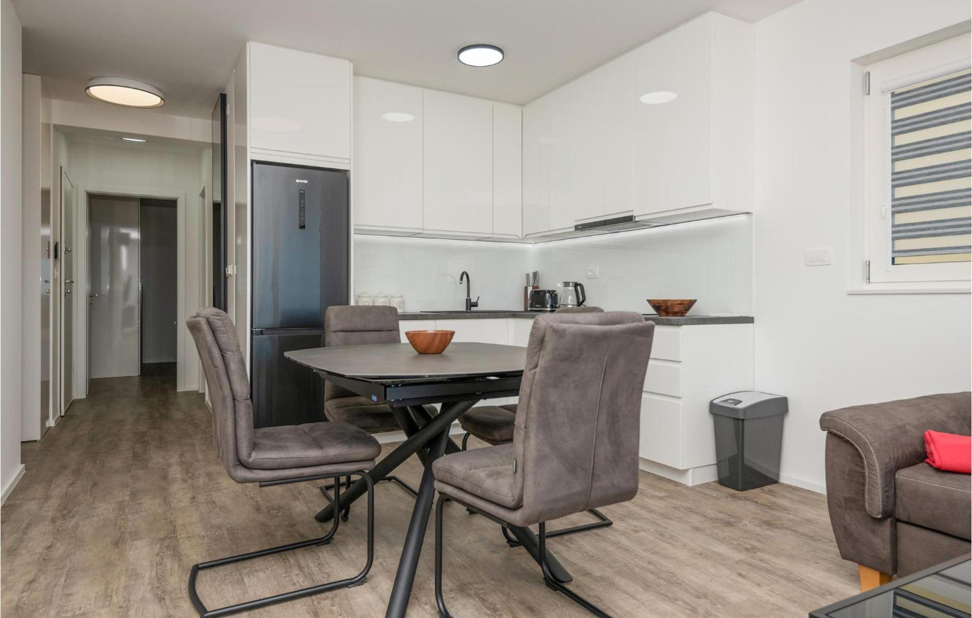 Stunning Apartment In Tucepi With Kitchen Dış mekan fotoğraf