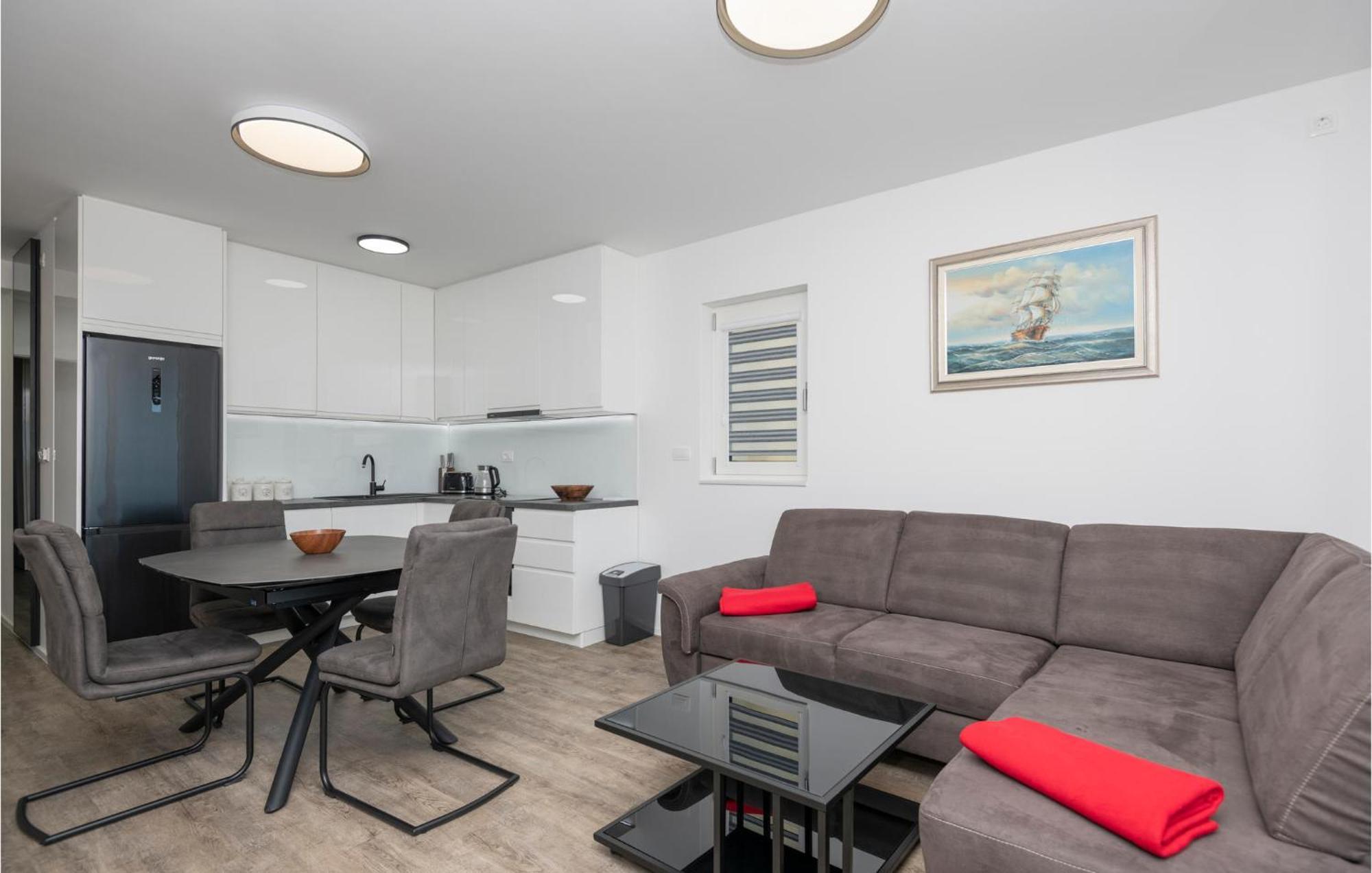 Stunning Apartment In Tucepi With Kitchen Dış mekan fotoğraf